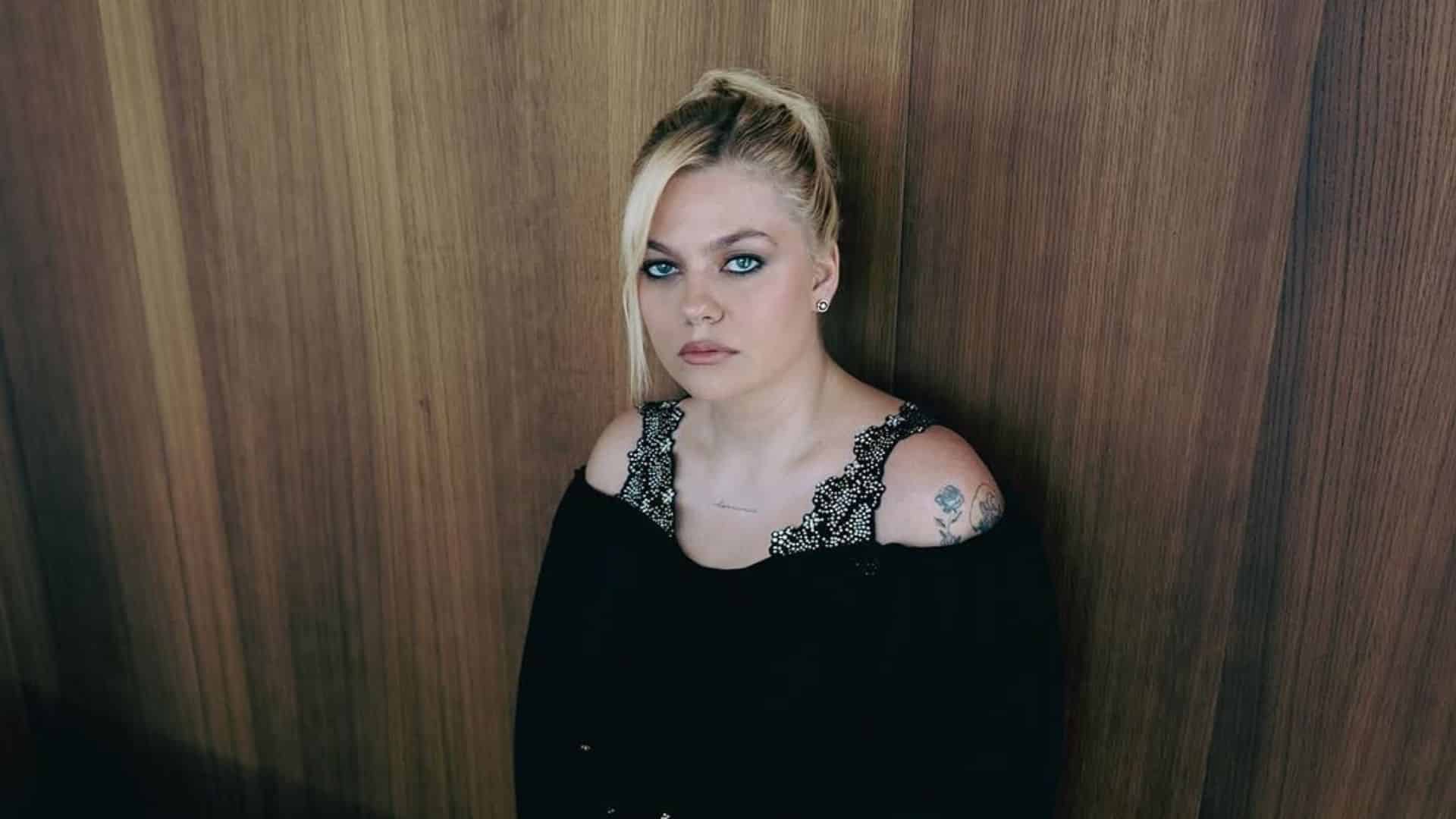 Louane : la chanteuse confie souffrir d’un trouble handicapant au quotidien