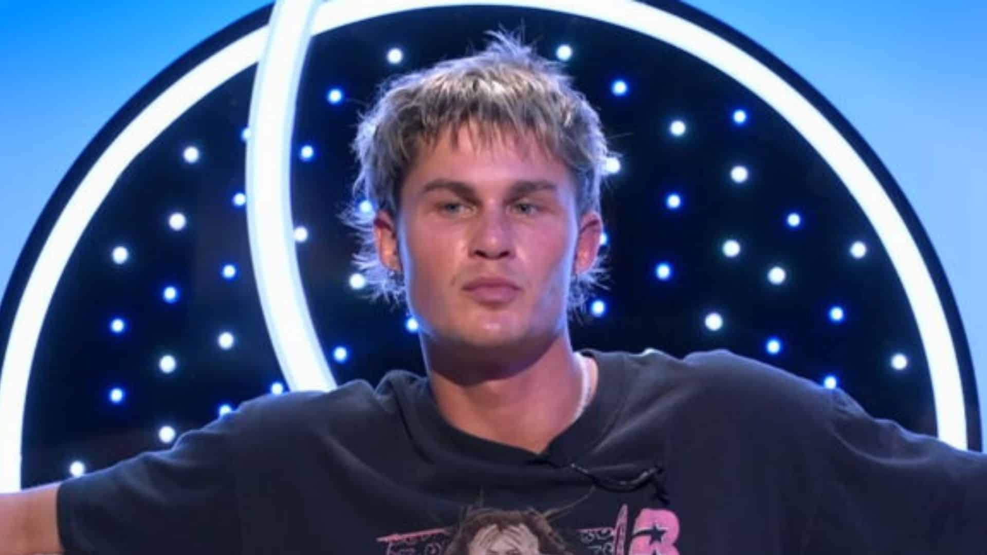 Adrien (Secret Story 2025) : sa maman a beaucoup d’influence dans leur ville
