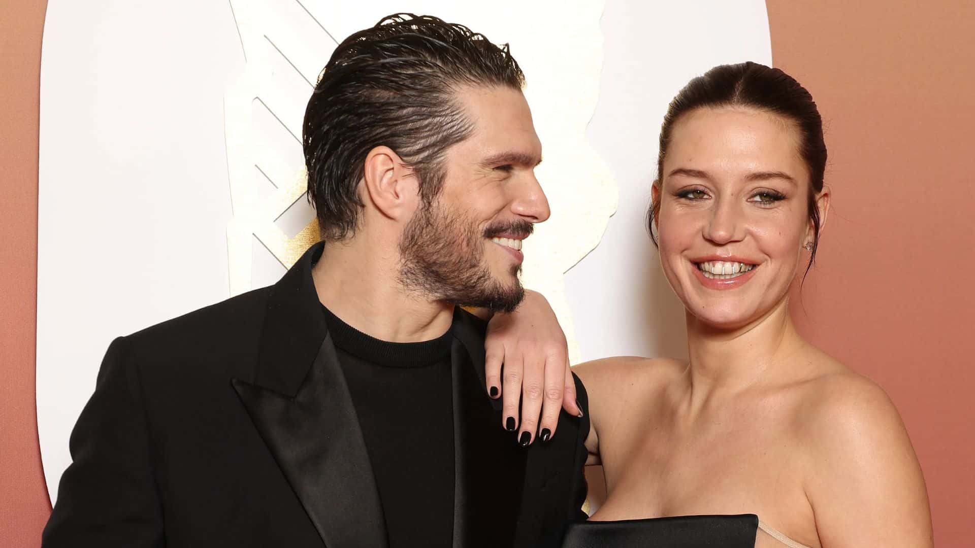 Adèle Exarchopoulos en couple avec François Civil et plus qu’heureuse, elle se confie