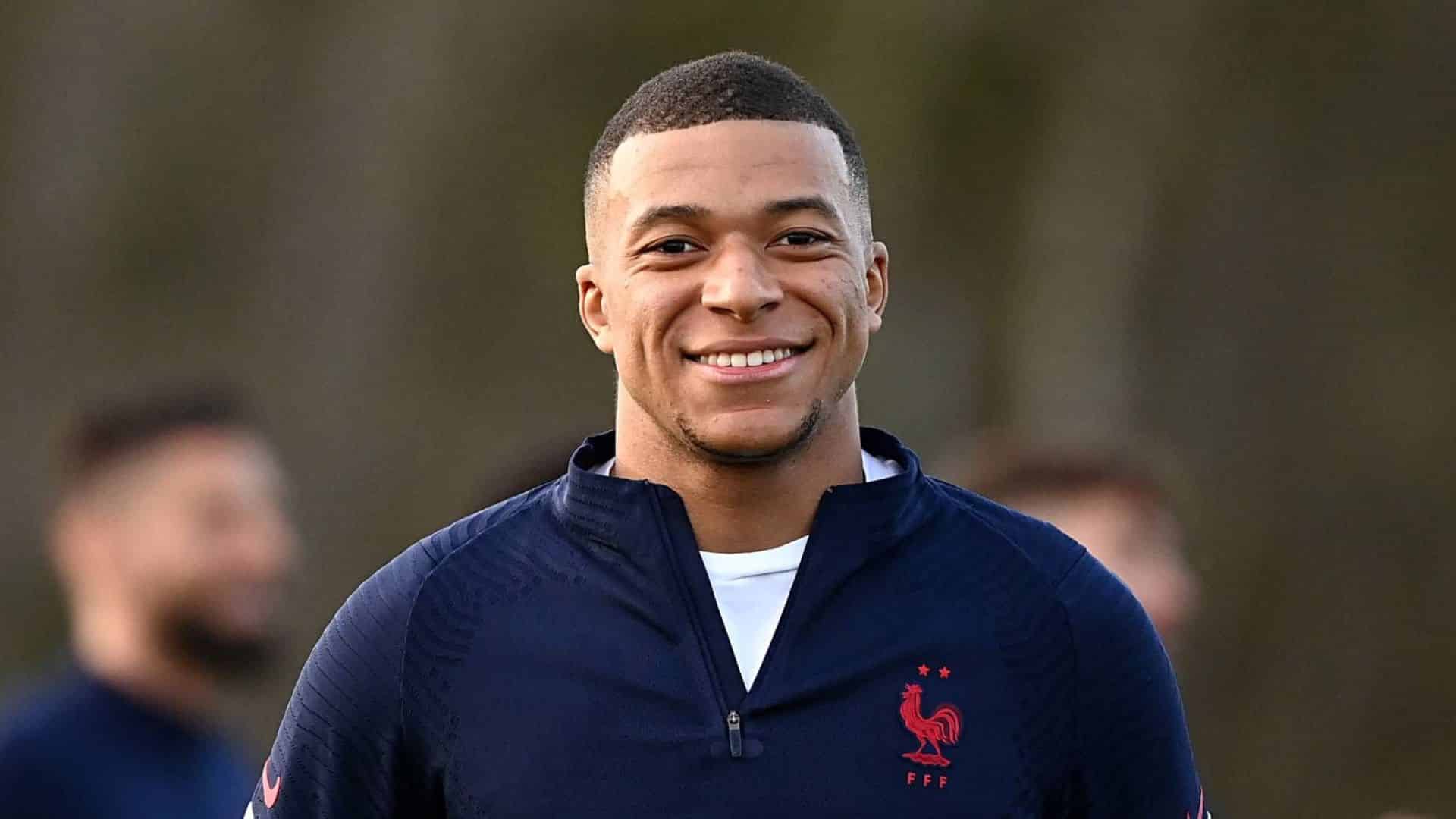 Kylian Mbappé : le footballeur hilare après un montage vidéo de lui à l'Assemblée