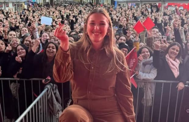 Héléna rejoint son acolyte Pierre Garnier dans la troupe des Enfoirés