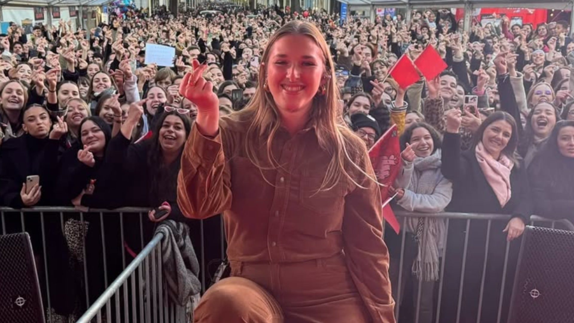 Héléna rejoint son acolyte Pierre Garnier dans la troupe des Enfoirés