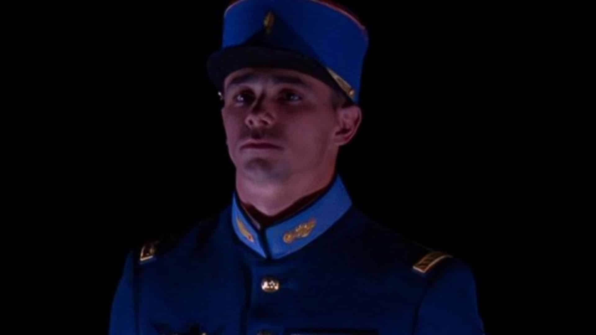 Paris : un élève officier censé participer au défilé du 14 juillet chute d'un pont