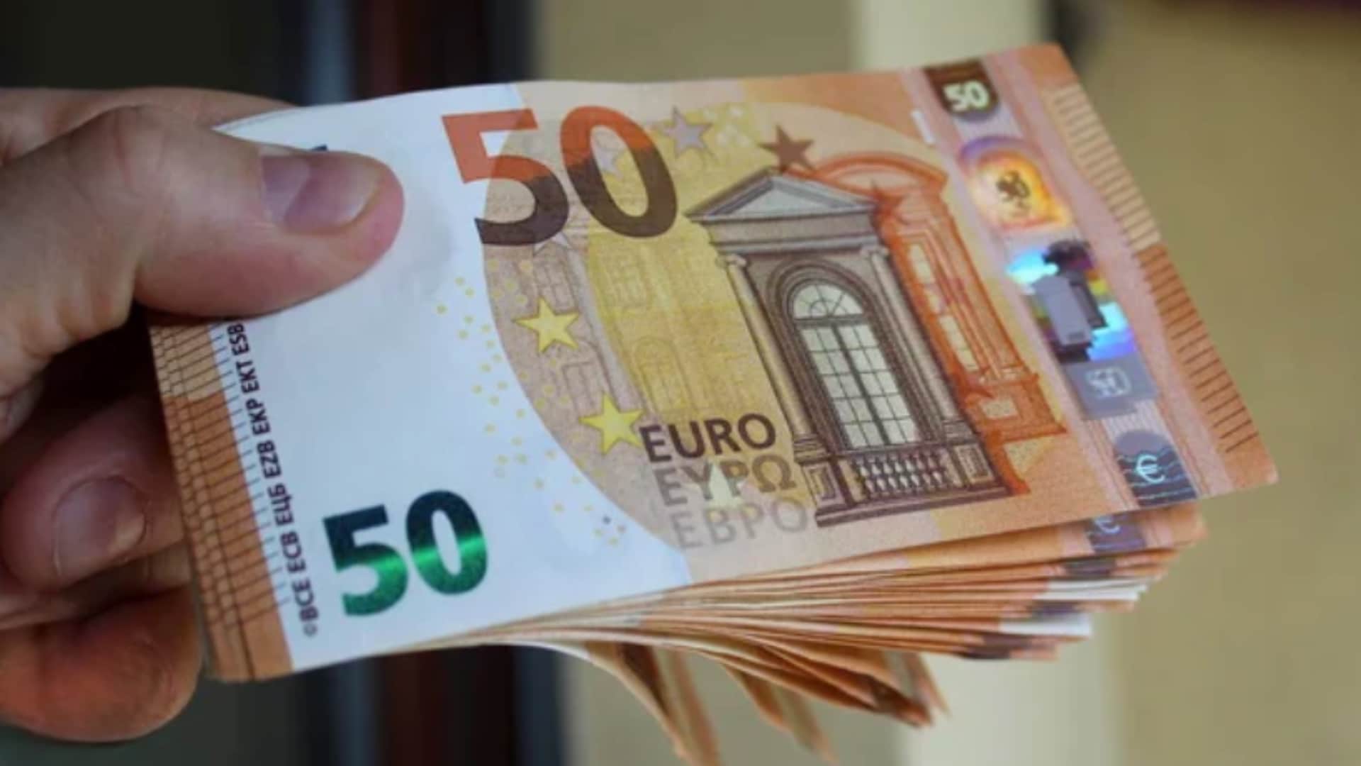 Un homme soutire 220 000 € à sa compagne : il lui faisait croire qu'il pouvait multiplier les billets de 50 € en les faisant bouillir