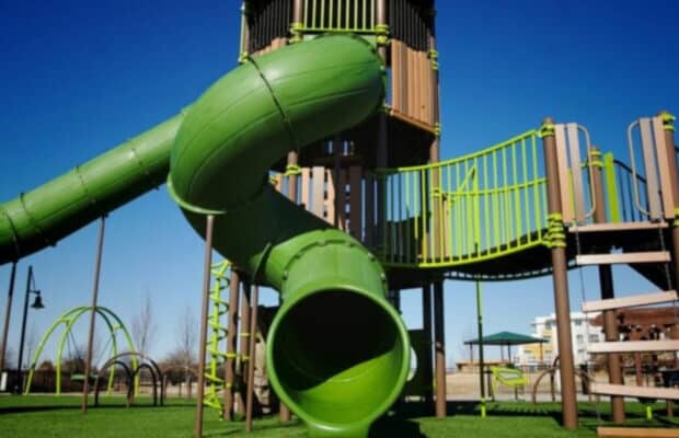Haute-Garonne : une fillette de 3 ans en urgence absolue après s'être élancée dans un toboggan