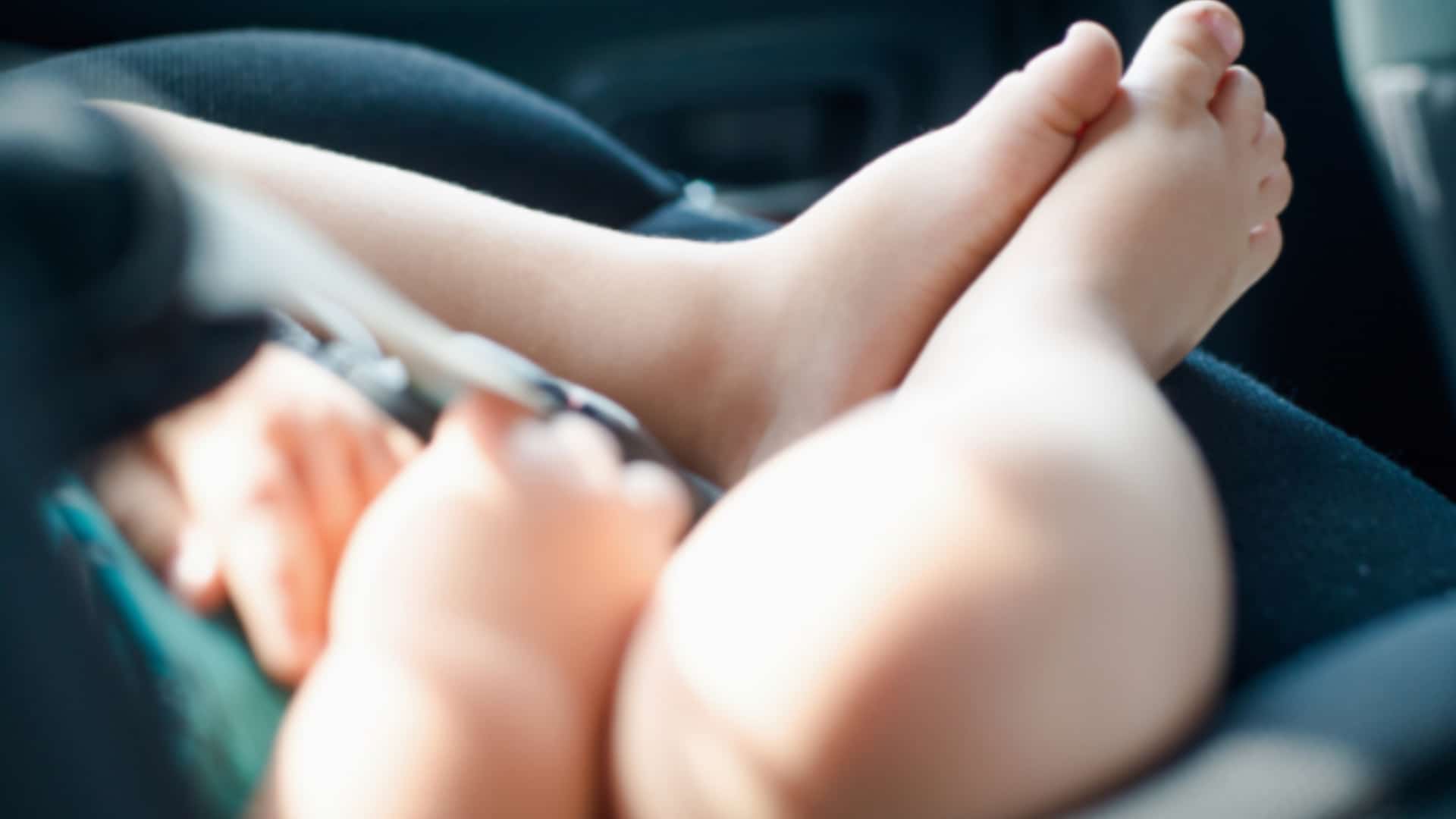 Canicule : un bébé de 6 mois perd la vie après avoir été oublié dans une voiture