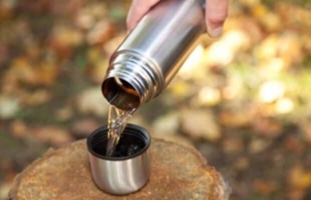 Un homme utilise le même thermos durant une dizaine d'années et succombe à une intoxication au plomb